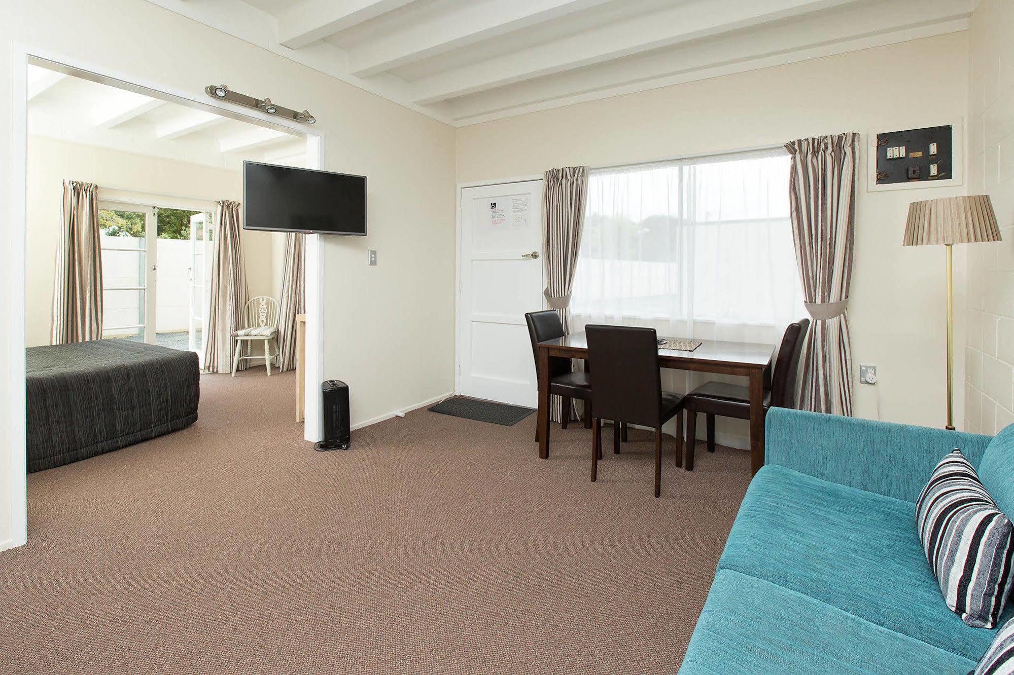 Marina Court Motel & Apartments Уангарей Екстериор снимка